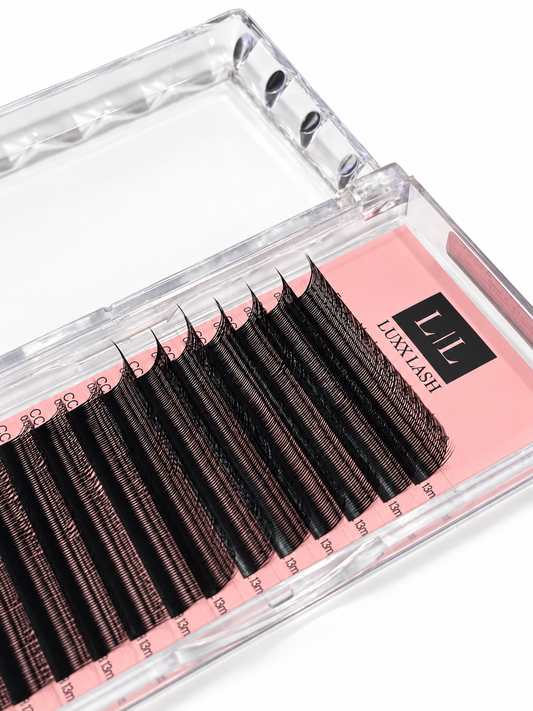 Luxx Lash Fox Lashes – Pre-Made 4D Fans (CC 0.07 | Mixed 8–13mm)